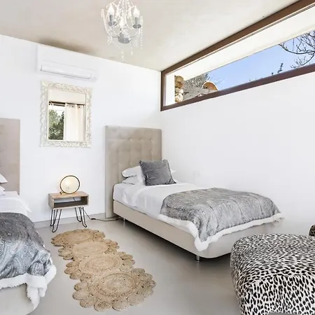 Villa Ivy - San Carlos *
