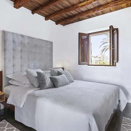 Villa Ivy - San Carlos *